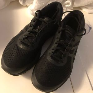 Men’s size 10.5 Asics Gel Kayano